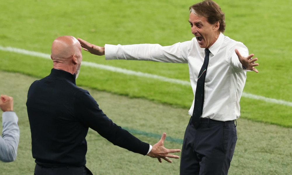 Labbraccio Dei Gemelli Del Gol Vialli E Mancini Esultano A Wembley